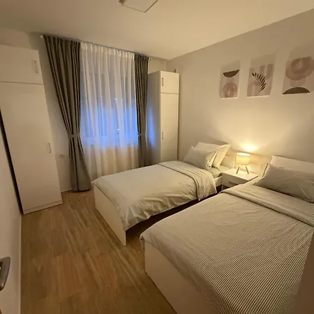 Theo Apartment *