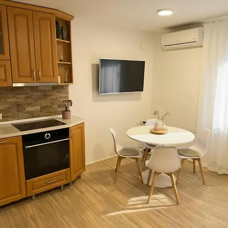 Theo Apartment *